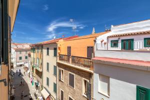 a view of a city street with buildings at Casa Ferret. Appartamento nel cuore di Alghero in Alghero