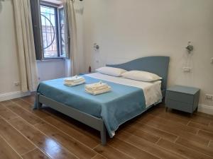 Una cama o camas en una habitación de Come nelle Favole, camere e appartamenti
