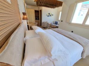 Cama ou camas em um quarto em Life Suites