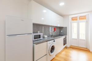 Kuchyň nebo kuchyňský kout v ubytování Villa Apartments & Suites