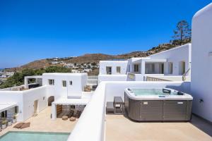 A piscina localizada em Life Suites ou nos arredores