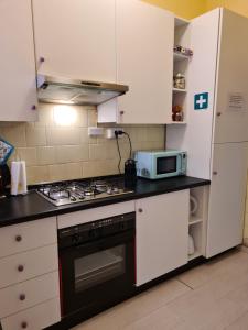 a kitchen with a stove and a microwave at Casa dell amore 4 in Sanremo