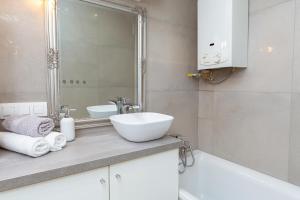 A bathroom at Apartament "Malta" Darłowo by Manage Rent