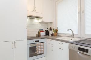 A kitchen or kitchenette at Apartament "Malta" Darłowo by Manage Rent