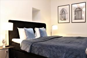 Postel nebo postele na pokoji v ubytování Tallinn City Apartments Kohtu Residence