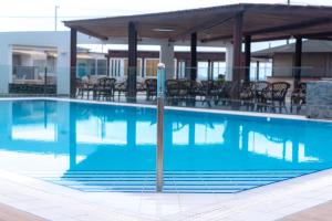 Bazén v ubytování Astir Beach Hotel nebo v jeho okolí