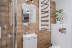 Kúpeľňa v ubytovaní Parkside Fresh Apartments - Old Town Guesthouse - by Upstairs + 37 fotografií