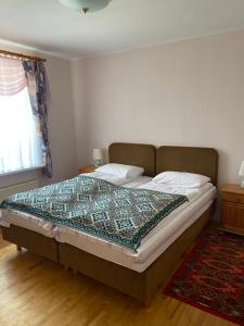 Un pat sau paturi într-o cameră la Majori Guesthouse