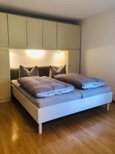 Ένα ή περισσότερα κρεβάτια σε δωμάτιο στο Ferienwohnung Lofereck