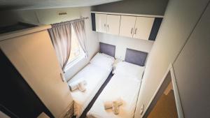 Posezení v ubytování Angie's Haven, Superb 2 Bedroom Lodge with Hot Tub - Sleeps 6 - Felmoor Park