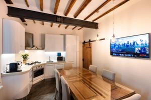 Kuchyňa alebo kuchynka v ubytovaní Rooms Old Port Genova