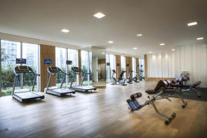 The fitness centre and/or fitness facilities at LOTTE City Hotel Guro