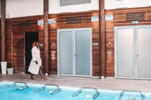 Bazén v ubytování Relais de Margaux - Hôtel, Golf & Spa nebo v jeho okolí