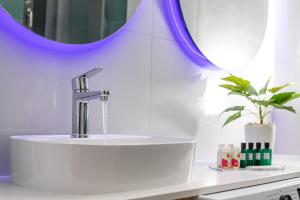 Kúpeľňa v ubytovaní Rhodes Diamond luxury flat in the heart of town + 19 fotografií