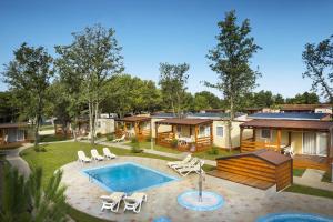 Maistra Camping Valkanela Mobile homes内部或周边的泳池