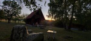 Východ nebo západ slunce při pohledu z prázdninového domu nebo okolí + 36 fotografií