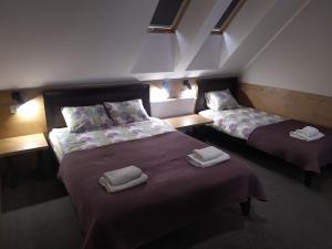 Ένα ή περισσότερα κρεβάτια σε δωμάτιο στο Hotel Regina