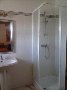 a bathroom with a shower and a sink at Hospedaria Moiras Encantadas in Paderne