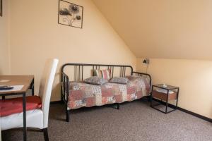 Postel nebo postele na pokoji v ubytování City Center Kaķis B&B