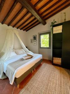 Postel nebo postele na pokoji v ubytování Casale La Gora - B&B di charme