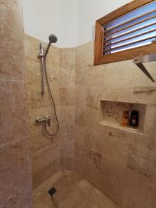 Koupelna v ubytování Flor de Coco, Villa neuve, 5 chambres, 5 salles de bains et grande piscine à 250 mètres de la plage