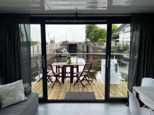 Μπαλκόνι ή βεράντα στο Slapen op het Water +30 φωτογραφίες