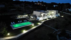 The swimming pool at or close to Villa Stella