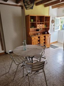 Fotografia z galérie ubytovania Gîte de la tour de Loire - 65 m2 au pied d'une tour de gué du 17ème siècle v destinácii Mer