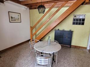 Fotografia z galérie ubytovania Gîte de la tour de Loire - 65 m2 au pied d'une tour de gué du 17ème siècle v destinácii Mer