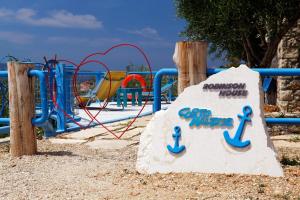 Otroško igrišče poleg nastanitve Robinson Corto Maltese