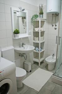 Galeriebild der Unterkunft Central apartment, two bedrooms in Vis + 13 Fotos