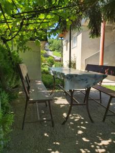 a picnic table and a bench in a yard at Šadrvan Una Apartment in Bihać