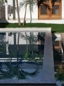 Zahrada ubytování Flor de Coco, Villa neuve, 5 chambres, 5 salles de bains et grande piscine à 250 mètres de la plage