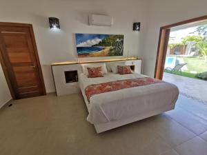 Postel nebo postele na pokoji v ubytování Flor de Coco, Villa neuve, 5 chambres, 5 salles de bains et grande piscine à 250 mètres de la plage