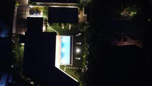 Bazén v ubytování Flor de Coco, Villa neuve, 5 chambres, 5 salles de bains et grande piscine à 250 mètres de la plage nebo v jeho okolí