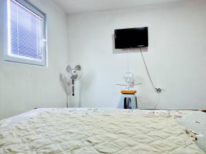 a bedroom with a bed and a flat screen tv at Apartments Iva in Star Dojran