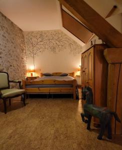 Posteľ alebo postele v izbe v ubytovaní Gîte de la tour de Loire - 65 m2 au pied d'une tour de gué du 17ème siècle