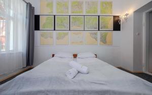 Łóżko lub łóżka w pokoju w obiekcie Willa Konradówka (apartament Tolin)