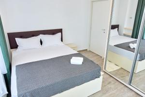 En eller flere senge i et værelse på Miruna Luxury Astoria + 32 billeder