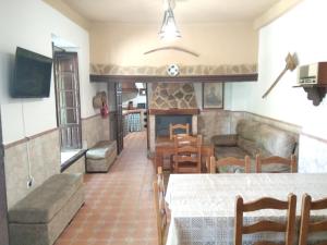 Majoituspaikan 6 bedrooms villa with private pool furnished terrace and wifi at Las Lagunillas pohjapiirros