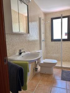 A bathroom at Villa Vista Bonita with private pool, 4 bedrooms, 9 people