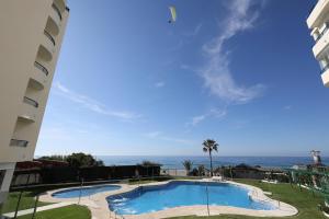The swimming pool at or close to Lujo en banana beach primera línea de playa