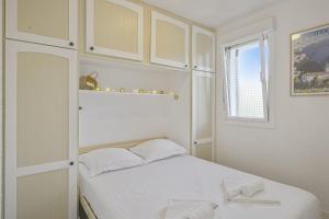 Postel nebo postele na pokoji v ubytování Superb apartment with terrace - Saint-Jean-de-Luz - Welkeys