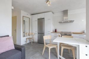 Kuchyň nebo kuchyňský kout v ubytování Superb apartment with terrace - Saint-Jean-de-Luz - Welkeys