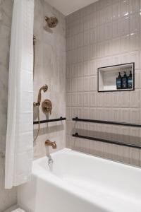 A bathroom at Hotel Stratford