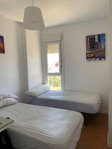 Katil atau katil-katil dalam bilik di Ático con terraza en el Toyo