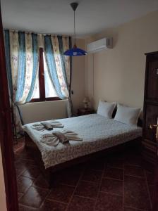 En eller flere senge i et værelse på Guesthouse Oasis-Shabla