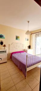 Postel nebo postele na pokoji v ubytování Galini apartments Kriopigi