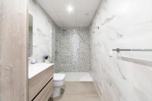 Vannituba majutusasutuses Bungalow Club Aguadulce 1 +18 fotot