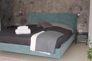 Postel nebo postele na pokoji v ubytování Apartmány Stříbro